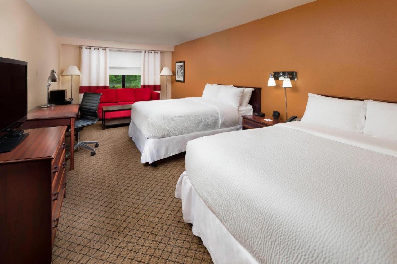 Doubletree By Hilton Manhattan, Ks Exterior foto