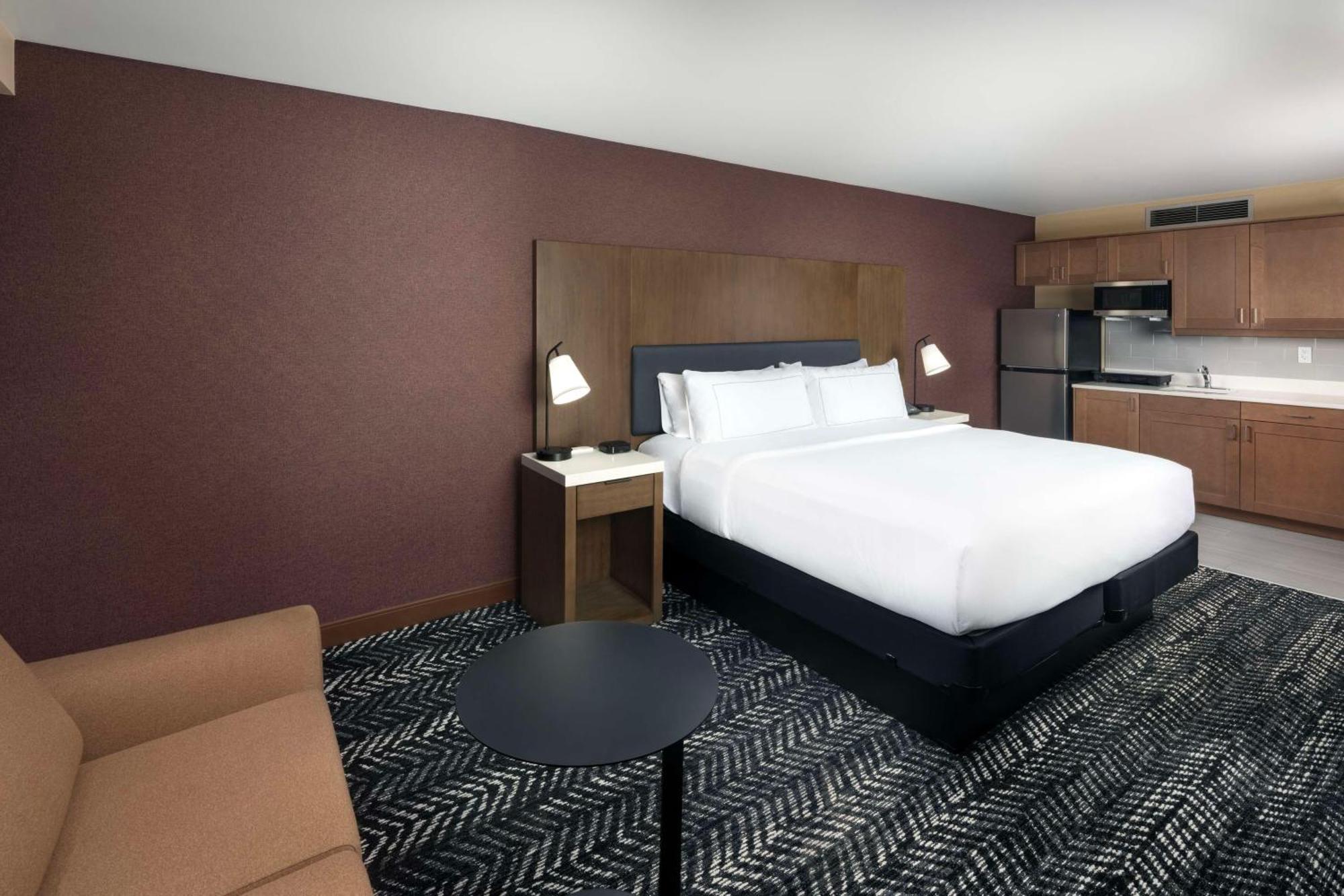 Doubletree By Hilton Manhattan, Ks Exterior foto